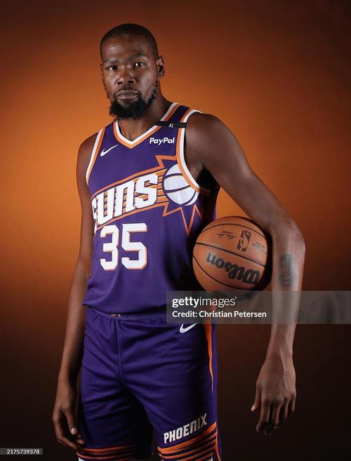 展现出阵容 展现出阵容