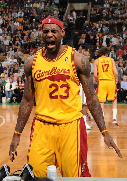 气愈发凝重 气愈发凝重